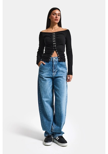 Itsbasic Kadın Siyah W5 Agraf Detaylı Omzu Açık Özel Tasarım Crop Top