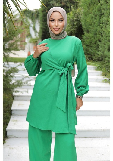 Yandan Bağlamalı Tesettür Zümrüt Takım Zümrüt