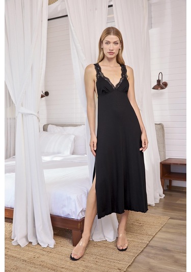 Monamise Kadın Dantelli Ve Dekolteli Yırtmaçlı Gecelik 18632 Siyah