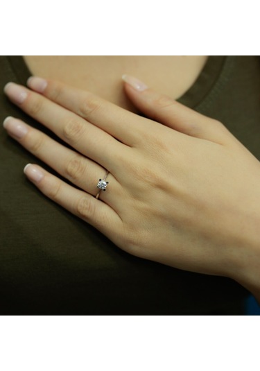 Lova H Renk 0,30 Karat Pırlanta Tektaş Yüzük - HRD Sertifikalı