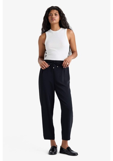 Defacto Carrot Fit Yüksek Bel Beli Bağcıklı Düz Paça Pantolon E6676ax25aubk81 Siyah