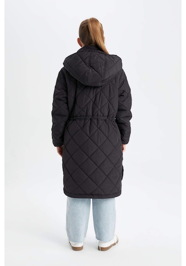 DeFacto Kız Çocuk Su İtici Kapüşonlu Fermuarlı Çıtçıtlı Cepli Uzun Mont Parka C8974A824AUBK27 Siyah