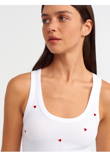 Dilvin Kalp Nakışlı Top Beyaz