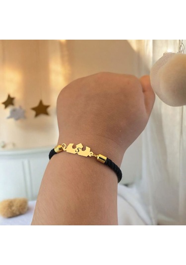 S Harfine Özel Siyah İpek Örgülü Taç Figürlü 14 Ayar Altın Plakalı Hediye Bileklik-507harf S