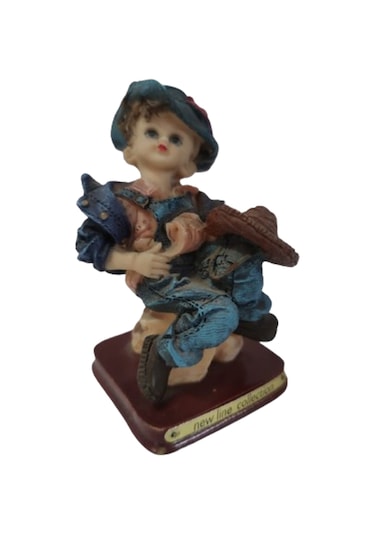 Şapkalı Çocuk Taşta Oturan 11 Cm Polyester