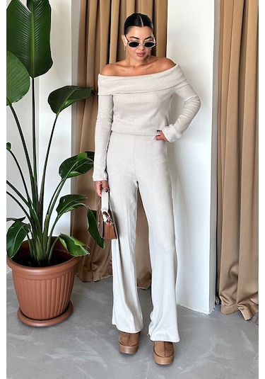 Modagen Selanik Kumaş Madonna Yaka Alt Üst Pantolonlu Takım Bej