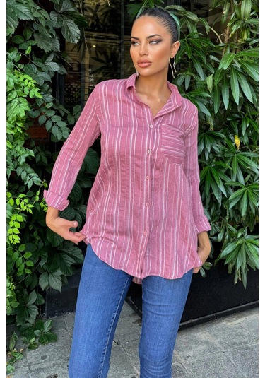 Kadın Pembe Çizgili Desenli, Uzun Kollu, Rahat Kesim, Dokulu Kumaş Gömlek Pembe