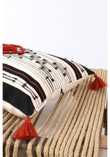 Ecocotton Aral Lita %100 Organik Pamuk Püsküllü El Nakışlı 45 45 Cm Kırlent Kılıfı Kırmızı - Siyah