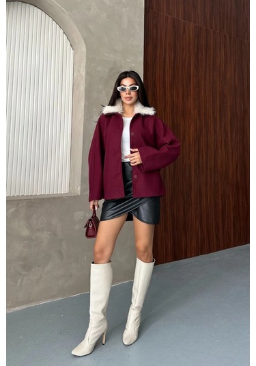 Kadın Bej Kürk Yakalı Kısa Ceket Kaşe Kumaş Oversize Geniş Kol Düğmeli Kışlık Bordo
