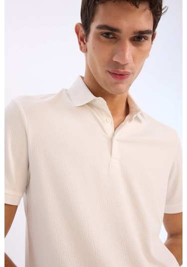 DeFacto Slim Fit Dar Kesim Polo Yaka Dokulu Kısa Kollu Krinkıl Beyaz Tişört E1222AX25SMWT32