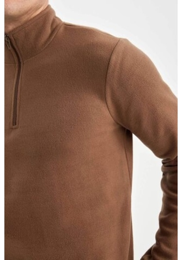 DeFacto Kahverengi Tüylenme Yapmayan Soğuk Geçirmez Regular Fit Dik Yaka Fermuarlı Polar Sweatshirt Y3996AZNSBN267
