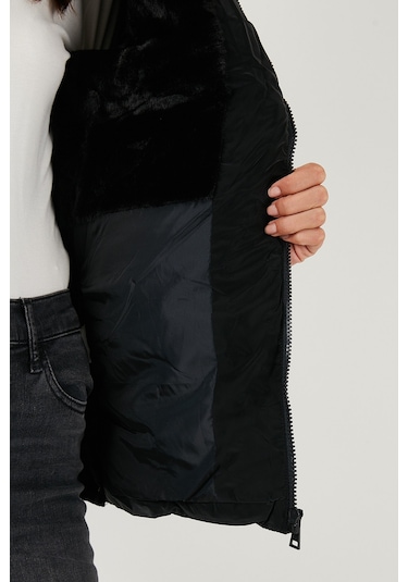 Lela Kapitoneli Slim Fit Çıkarılabilir Kapüşonlu Bayan Mont 497Mara Siyah