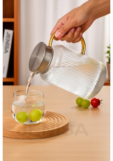 1500 Ml Borosilikat Cam Çizgili Sürahi Süzgeçli Metal Kapaklı, Isıya Dayanıklı Şık Tasarım