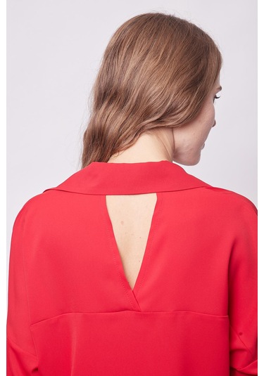 Likrasız Şık Kumaş Yakalı Sırt Dekolteli Uzun Kol Apoletli Gömlek-kırmızı Kırmızı