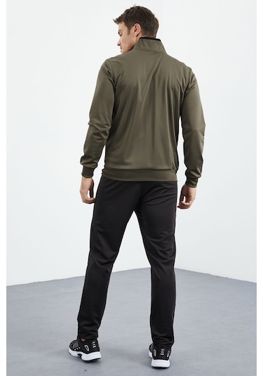 Tommy Life Camel - Siyah Dik Yaka Fermuarlı Standart Kalıp Klasik Paça Erkek Eşofman Takımı - 85162 Kahverengi - Siyah Tommy Life Camel - Siyah Dik Yaka Fermuarlı Standart Kalıp Klasik Paça Erkek Eşofman Takımı - 85162 Kahverengi - Siyah
