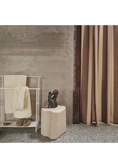 Dora Raflı Metal Banyo Havlu Ve Bornoz Askılığı Beyaz