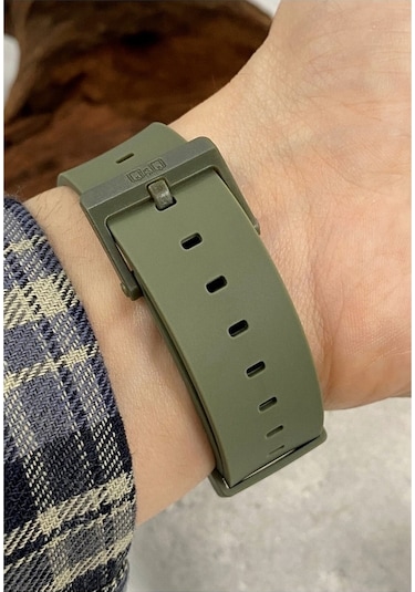 Q&Q QCG21208 Haki Rakamlı Su Geçirmez Çift Takvimli Kol Saati