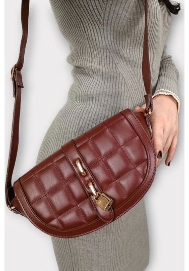 Stella Bordo Kilit Aksesuarlı Kapitone Desenli Çapraz Askılı Trend Kadın Omuz Çantası Bordo Kapitone Çok Renkli