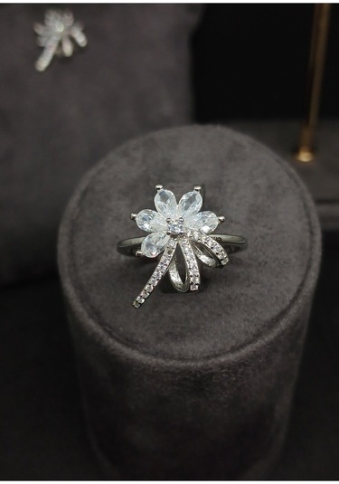 Çiçek Motifli Taşlı Gümüş Takı Seti - Kolye Ucu, Küpe Ve Yüzük - Zarif Ve Şık Tasarım Gümüş