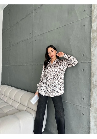 Kadın Oversize Ekru Renk Kahve Öpücük Detaylı Saten Gömlek-kahve Kahve
