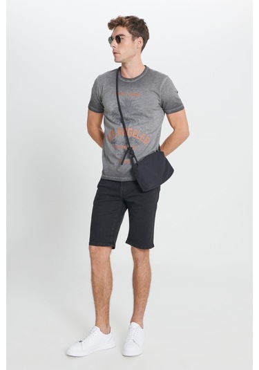 Ac&Co / Altınyıldız Classics Erkek Sıyah Slim Fit Dar Kesim Pamuklu Esnek Denim Şort Ac&Co / Altınyıldız Classics Erkek Sıyah Slim Fit Dar Kesim Pamuklu Esnek Denim Şort