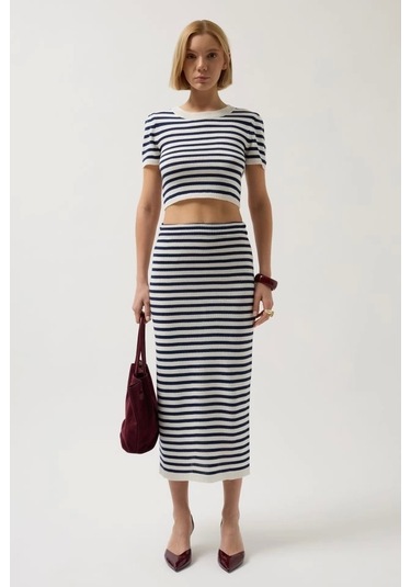 Çizgili Bisiklet Yaka Crop Beyaz - Lacivert