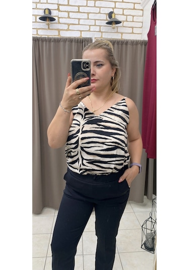 Tuba Toptaş Saten Bluz Zebra Desen Renkli