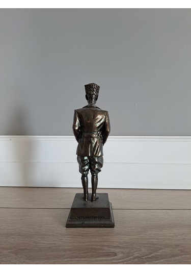 Kalpaklı Atatürk Heykeli Biblo