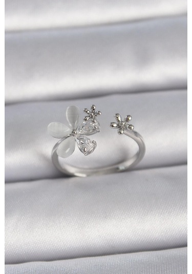 Pirinç Gümüş Renk Ayarlanabilir Zirkon Taşlı Beyaz Mineli Yaprak Model Kadın Yüzük Gümüş