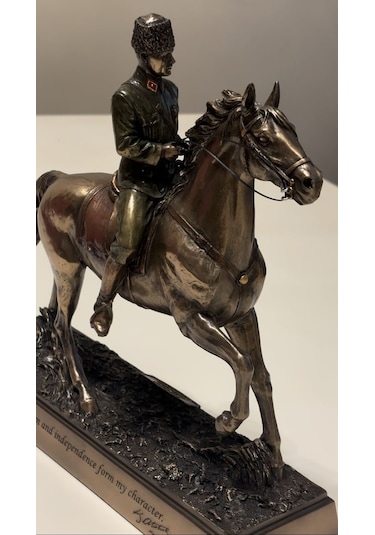 Wise Ofis Masaüstü Atatürk Atlı Heykeli 28,5 9,5 26,5 Cm