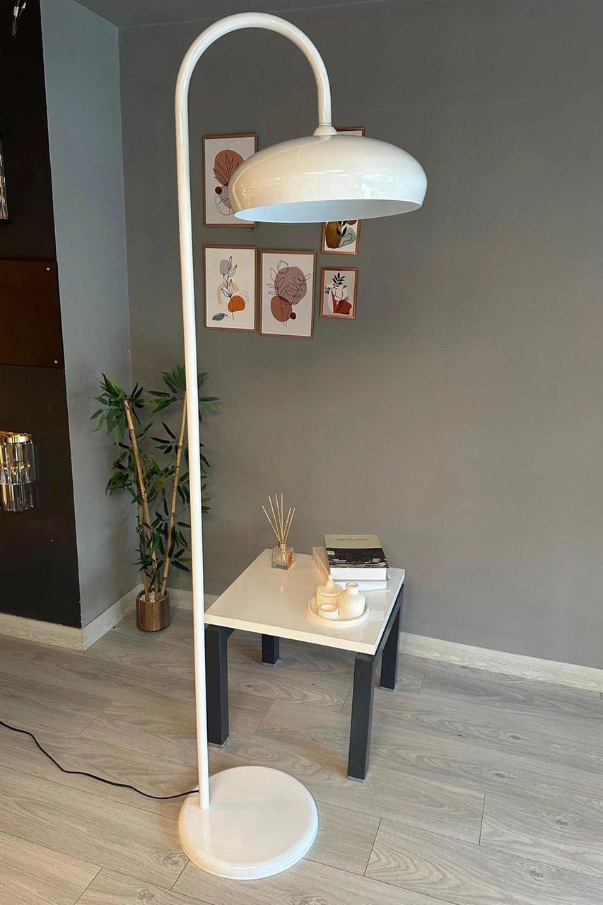 Beyaz Lambader Modern Dekoratif Metal Oturma Odası Çalışma Odası Zemin Lambası Beyaz