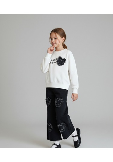 Kalp Nakışlı Ve Püskül Detaylı Beyaz Sweatshirt Siyah Palazzo Jean Kız Çocuk Takımı Beyaz
