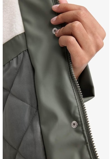 Defacto Regular Fit Kapüşonlu Suni Deri Haki Kadın Yağmurluk&rüzgarlık E8575ax/kh461 Haki