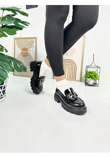 Günlük Kadın Loafer V Tokalı Kalın Topuklu Tırtıklı Tabanlı Oval Burunlu Makosen Ayakkabı 7455 - 7453 7455 Siyah Rugan