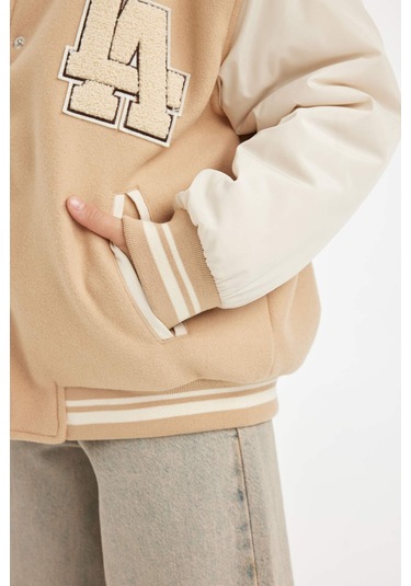 DeFacto Kız Çocuk Kolej Yaka Çıtçıt Kapamalı Çift Cepli Bomber Mont Ceket C5409A824AUBG765 Bej DeFacto Kız Çocuk Kolej Yaka Çıtçıt Kapamalı Çift Cepli Bomber Mont Ceket C5409A824AUBG765 Bej