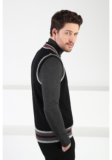 Ferraro Siyah Örgü Desenli V Yaka %100 Kuzu Yünü Erkek Süveter