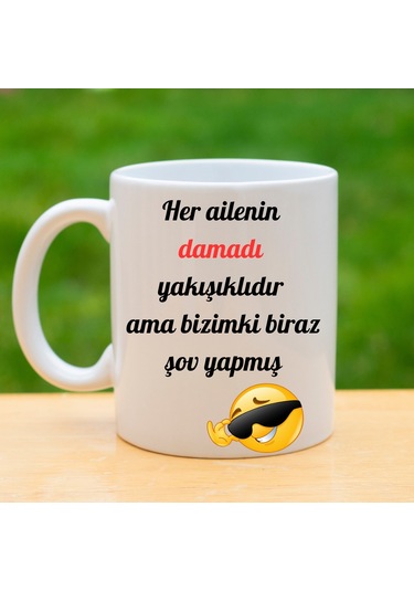 Damat Temalı Porselen Kupa