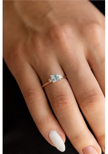 Sky Blue Topaz Taşlı Pırlanta Yüzük