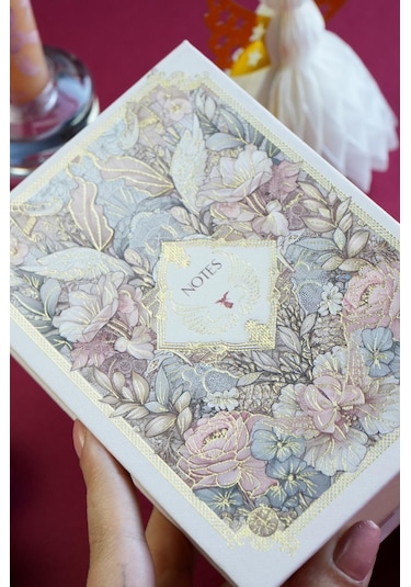 Masa Üstü Sert Kapaklı Notluk. 80 Gram Ivory Kağıt , 340 Yaprak. 11x15,8 Cm. Renkli Kenar. Bej