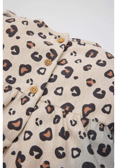 DeFacto Kız Bebek Leopar Desenli Düğmeli Fırfırlı Uzun Kollu Elbise D5634A524WNBG744 Bej DeFacto Kız Bebek Leopar Desenli Düğmeli Fırfırlı Uzun Kollu Elbise D5634A524WNBG744 Bej