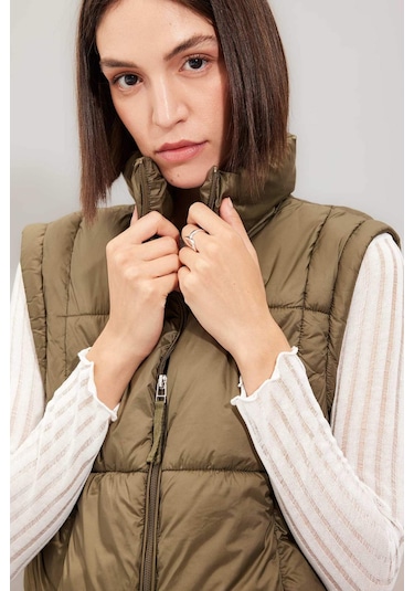 Defacto Su Geçirmez Şişme Yelek Dik Yaka Fermuarlı Cepli Etek Ucu Ayarlanabilir Lastikli Mevsimlik A0979AX24AUKH6 Haki Defacto Su Geçirmez Şişme Yelek Dik Yaka Fermuarlı Cepli Etek Ucu Ayarlanabilir Lastikli Mevsimlik A0979AX24AUKH6 Haki