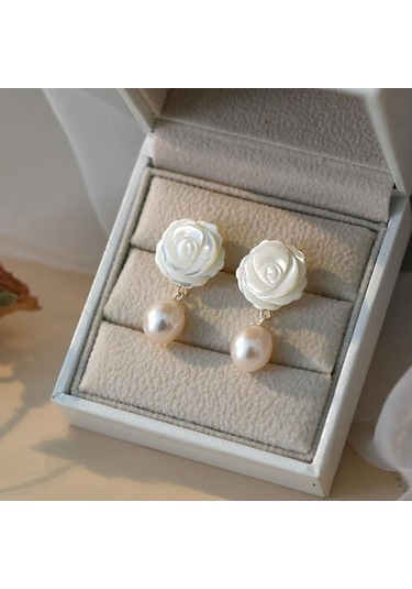 Novahub Doğal Tatlı Su İncisi, Kabuk Çiçek Küpe, 925 Ayar Gümüş, El Yapımı Kadın Küpe Hediye Beyaz