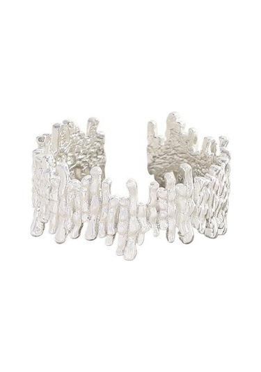 Soulader S925 Ayar Gümüş Minimalist Açık Halka Küpe Doğal Ahşap Desenli Düzensiz Pile Detaylı Özel Tasarım Kadın Gümüş Takı Gümüş