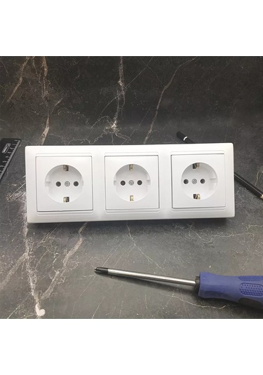 Bylectrıca Topraklamalı, Köşe Tipi Yüzeye Montajlı Üçlü Priz, Beyaz 213523333 Moda