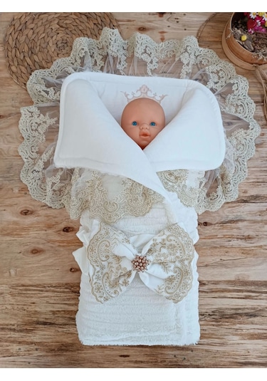 Yenidoğan Beyaz Wool Yün Kumaş Taç Nakışlı Trilüks Kundak Bebek Battaniyesi Beyaz