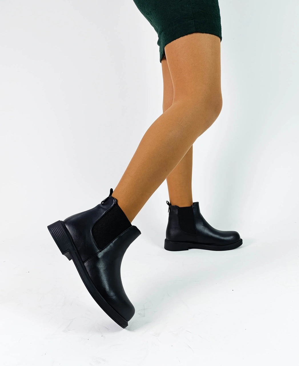 Siyah Renk Cilt Kauçuk Taban Lastikli Kadın Bot Siyah