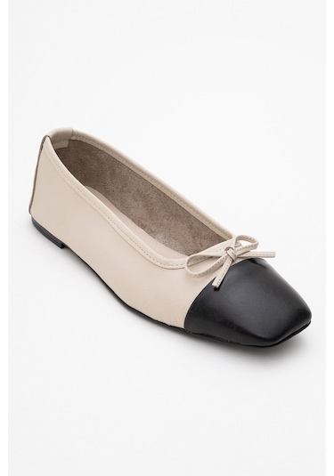 Romy Ekru-siyah Cilt Hakiki Deri Küt Burunlu Fiyonklu Kadın Babet Ayakkabı Siyah - Ekru