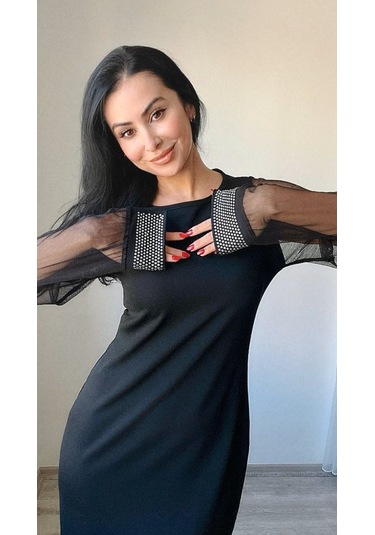 Supplierby Kadın Uzun Kollu Yakası Yanlardan Hafif Açık Kollar Tül Ve Taş Detay Kısa Krep Elbise Siyah