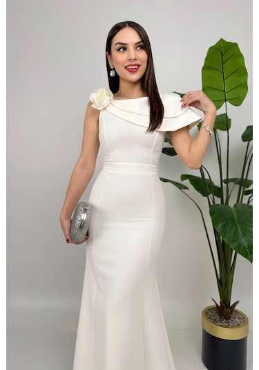 Delvira Drapeli Tek Omuz Çiçek Detaylı Uzun Beyaz Abiye Elbise Beyaz