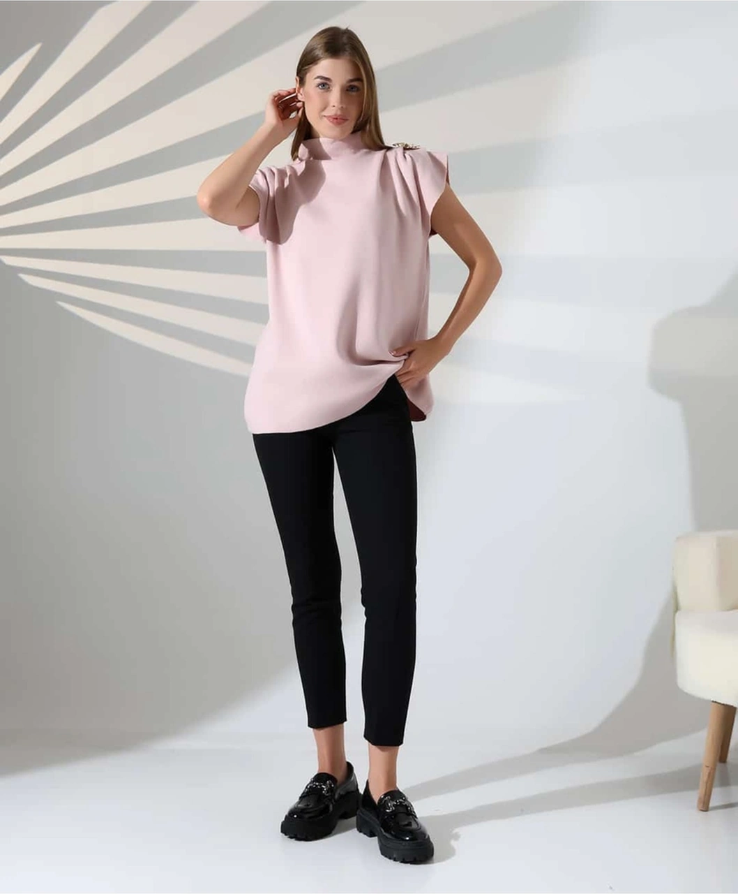 Zarif Omuz Detaylı Dik Yaka Triko Bluz Pembe